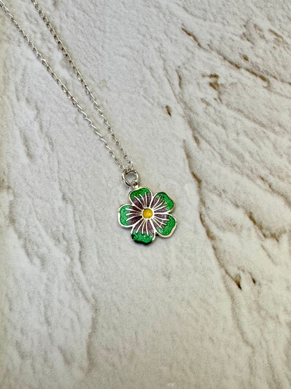 Flor verde morado